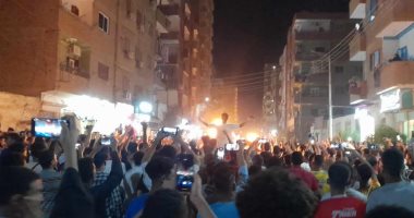 احتفالات جماهير الأهلى فى الشوارع بعد التتويج الأفريقى.. فيديو