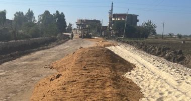 محافظ الغربية يتابع أعمال رصف طريق كفر الحما تلبنت قيصر