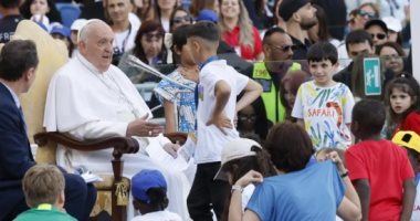 بابا الفاتيكان يحتقل بأول يوم للطفل في الاستاد الأولمبى بروما.. فيديو 