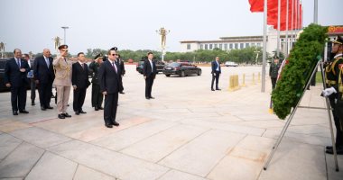 الرئيس السيسى يزور النصب التذكارى للجندى المجهول بميدان "تيانانمن" بالصين
