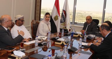 وزير قطاع الأعمال يستقبل وفد غرفة تجارة وصناعة سلطنة عمان لتعزيز التعاون