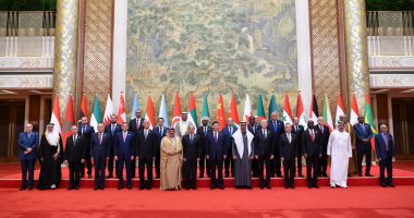 الرئيس السيسي يتوسط صورة تذكارية خلال افتتاح المنتدى العربي الصيني