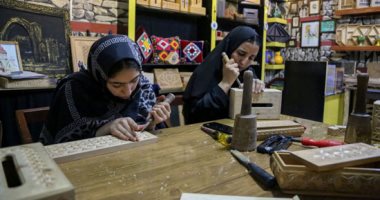 تعليم فن النحت على الأخشاب فى أفغانستان