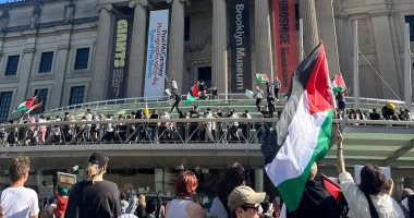 احتجاجات بمتحف بروكلين تضامنًا مع غزة: "حرروا فلسطين من الإبادة الجماعية"