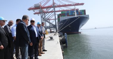 وزير النقل يشهد استقبال عدد من السفن بمحطة تحيا مصر بميناء الإسكندرية