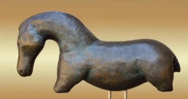 دراسة تكشف عن أول حصان منحوت بالعالم عمره 35000 عام عثر عليه فى كهف بألمانيا