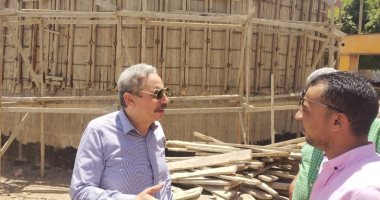 رئيس ملوى يتفقد أعمال تنفيذ محطة معالجة مياه الصرف الصحى بقرية دير أبو حنس 