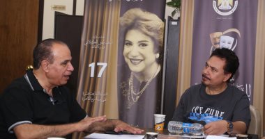 محمد رياض وأحمد مجاهد يناقشان خطة الندوات بمهرجان المسرح المصرى