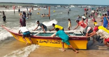 إنقاذ 37 حالة من الغرق على شواطئ رأس البر اليوم
