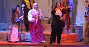 عرض مسرحية "مهاجر بريسبان" على مسرح مكتبة مصر الجديدة.. صور
