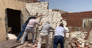إزالات فورية لمخالفات بناء وغلق أنشطة مخالفة بحملات مكبرة بمدينة العبور