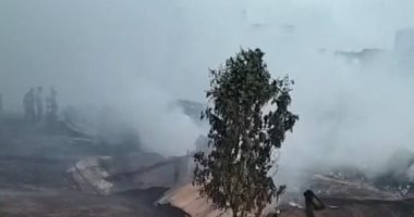 السيطرة على حريق اشتعل فى منطقة "الزرايب" بالبراجيل.. صور