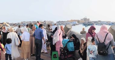 توافد المواطنين علي كورنيش الإسكندرية أول أيام عيد الأضحى