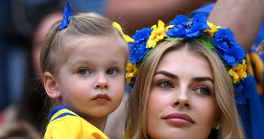زوجة زينتشينكو تدعمه في مباراة أوكرانيا ضد رومانيا في يورو 2024