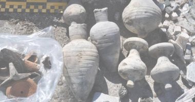 علماء الآثار يكتشفون قطعًا أثرية نادرة في بئر قديمة بالعاصمة الإيطالية روما