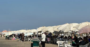إقبال الآلاف من المواطنين على شاطئ بورسعيد في إجازة عيد الأضحى.. فيديو