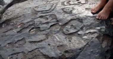 ظهور مجموعة جديدة من صخور منقوشة بوجوه بشرية بعد انخفاض منسوب الأمازون.. صور