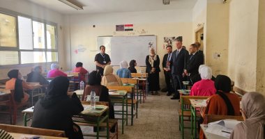 سفير فلسطين يتفقد امتحانات الثانوية للطلبة الفلسطينيين بمدرسة تحيا مصر 2