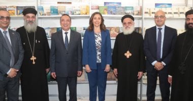 وزيرة الثقافة ومحافظ الإسكندرية يفتتحان الدورة الـ 7 لمعرض الكتاب بالكاتدرائية 