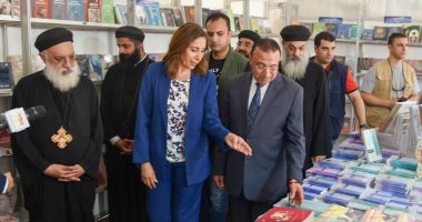 محافظ الإسكندرية ووزيرة الثقافة يفتتحان معرض الكتاب بالكاتدرائية المرقسية