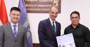 وزير الاتصالات يكرم الفائزين بمسابقة هواوى العالمية لتكنولوجيا المعلومات