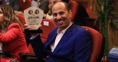 الزميل حسن السعدنى يتسلم جائزة مصطفى وعلى أمين الصحفية