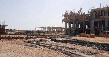 شاهد إلى أين وصلت عملية إنشاء عمارات الإسكان المتميز بمدينة رأس غارب.. صور