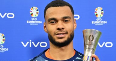 جاكبو يتوج بجائزة أفضل لاعب فى مباراة رومانيا ضد هولندا بأمم أوروبا
