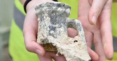 اكتشاف بقايا هياكل عظمية لبريطانيين بحفر دفن عمرها 2000 عام