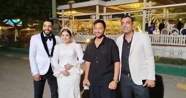 حمادة هلال يشارك فى زفاف ابنة الشاعر هادى أبو اليزيد رغم مرضه