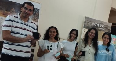 طلاب بجامعة بنى سويف يصممون بلاطات عازلة للصوت من إطارات السيارات