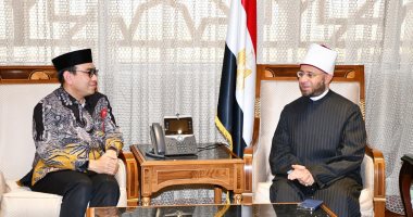 وزير الأوقاف يستقبل رئيس جامعة القاهرة ووفد إندونيسى للتهنئة بتولى الوزارة