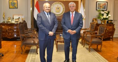 رئيس جامعة القاهرة يهنئ وزير التعليم العالي والبحث العلمي