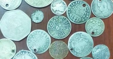 إحباط محاولة تهريب 37 قطعة أثرية معدنية فى ميناء نويبع البحرى.. صور