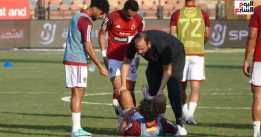 تليفزيون "اليوم السابع" يرصد لحظة سقوط محمد هانى لاعب الأهلى قبل مباراة الطلائع
