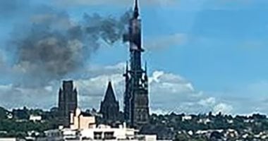 ارتفاعه 151 مترا.. حريق هائل ببرج الكاتدرائية القوطية بروان الفرنسية.. فيديو