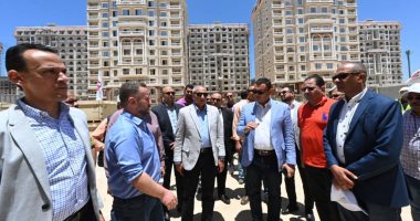 وزير الإسكان يتفقد موقف تنفيذ 3068 وحدة سكنية بالإسكندرية