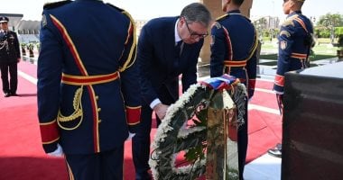 الرئيس الصربي يزور النصب التذكاري