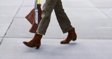 7 نصائح لتنسيق الحذاء مع حقيبة اليد.. اتبعيها لشياكة أكثر