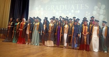 المدرسة المصرية بزايد تحتفل بتخريج 34 طالبا حاصلين على البكالوريا الدولية.. صور