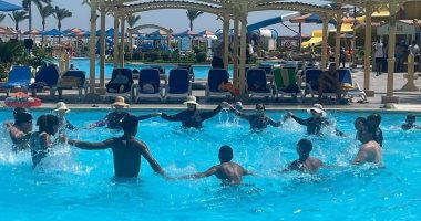 الألعاب المائية تشعل حماس المصيفيين على شواطئ البحر الأحمر.. لايف