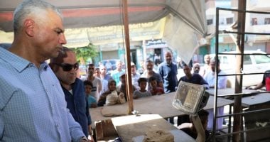 محافظ أسوان يفاجئ المخابز البلدية والهايبر ماركت بكوم أمبو
