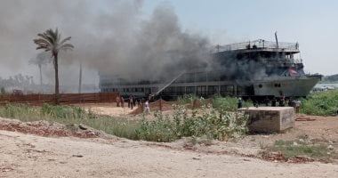 السيطرة على حريق مركب بكورنيش النيل فى حلوان دون إصابات.. صور