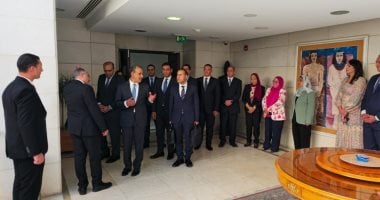 وزير الخارجية يتفقد سفارة مصر فى الأردن ويلتقى ممثلى الجالية المصرية.. صور