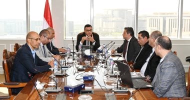 وزير الإسكان يتابع موقف مشروعات الشراكة مع المطورين العقاريين بـ"القاهرة الجديدة"