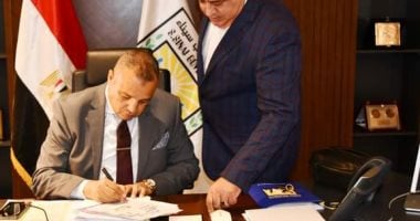 محافظ جنوب سيناء يعتمد أول شهادة نموذج 8 تصالح لمدينة طور سيناء