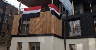 أولمبياد باريس.. رفع العلم المصرى على مبنى مقر البعثة فى القرية الأولمبية
