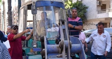 محافظ الإسكندرية يتفقد حى العجمى ويوجه برفع كفاءة النظافة بنطاق الحى