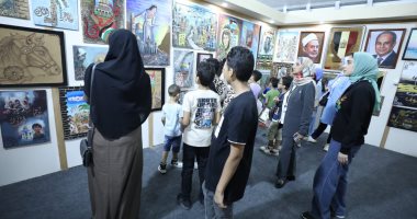 جناح الأزهر بمعرض الإسكندرية للكتاب يرصد جرائم الكيان المحتل بلوحات فنية 
