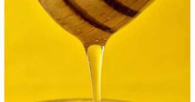 3 وصفات طبيعية بالعسل الأبيض لتفتيح ونضارة البشرة فى الصيف